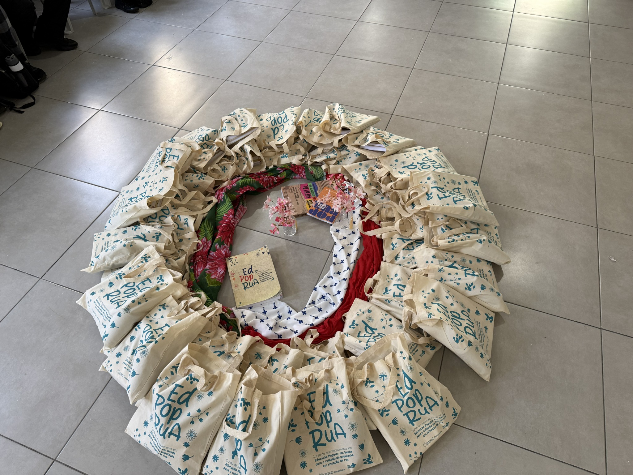 A roda preparada para acolher o primeiro dia da oficina.
