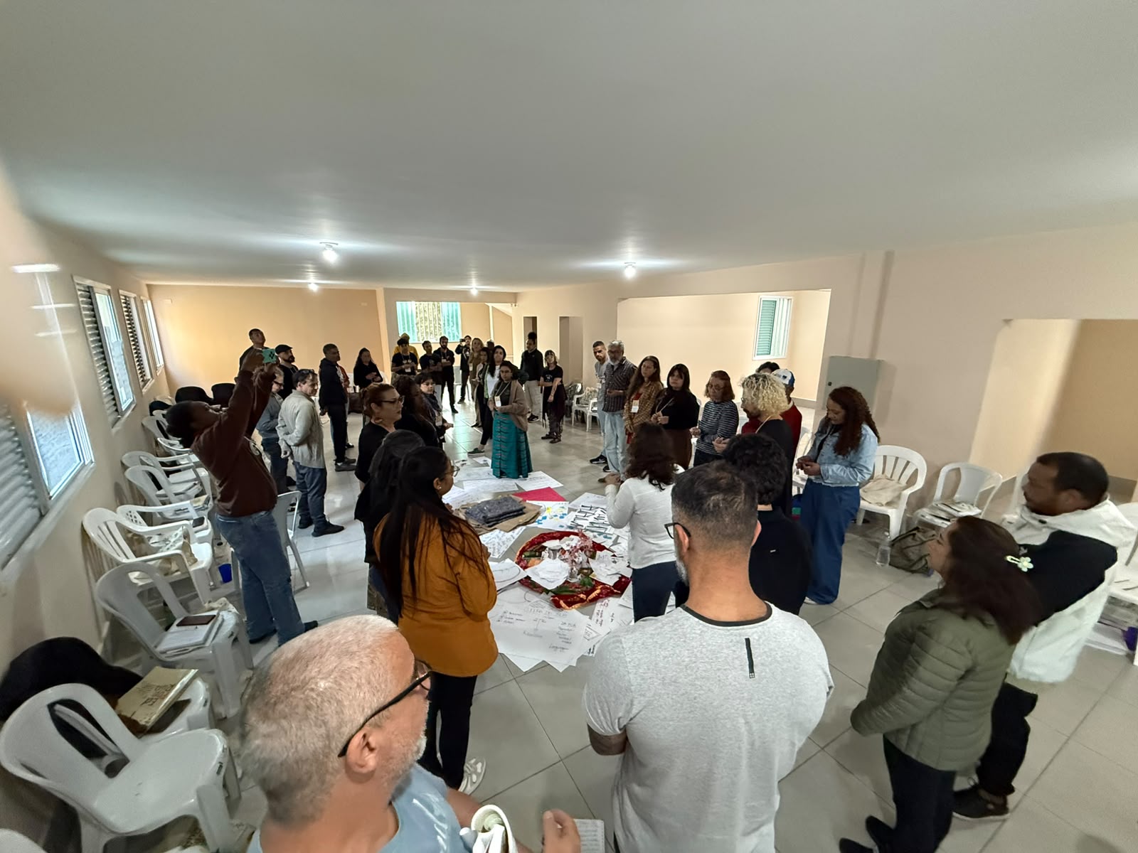 A roda inteira reconhece o centro como lugar de memória, encontro e construção coletiva.